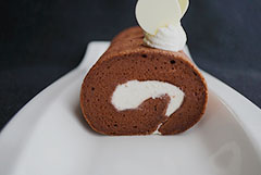 チョコレートスフレロールケーキs